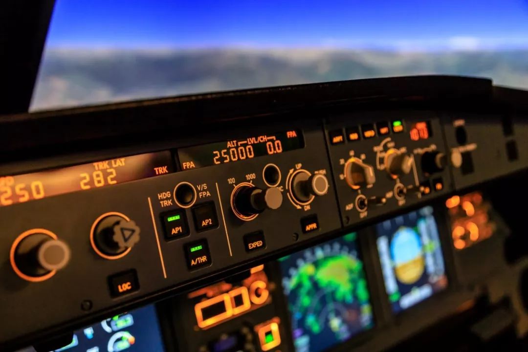 什么？你的当班飞行员，居然沉迷电玩？！