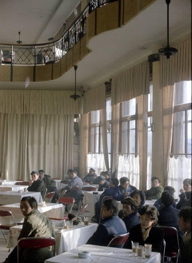 天津传统煎饼果子 (煎饼果子是天津人的小吃)