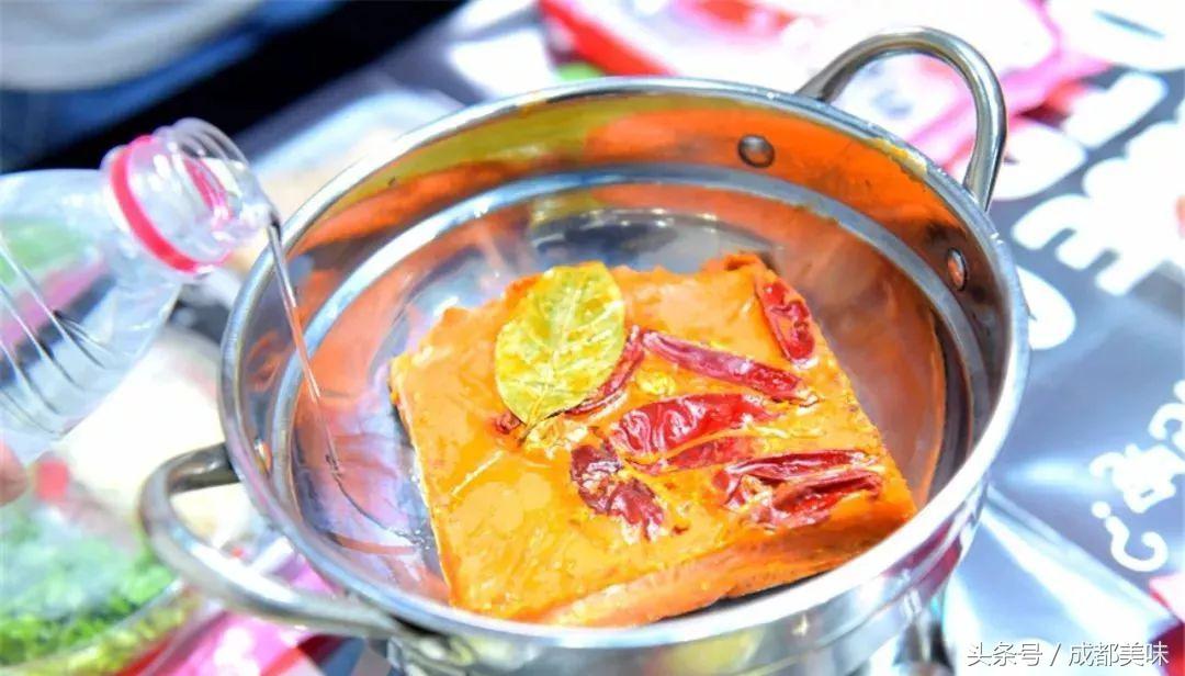 约四川姑娘的时候，你真的很需要一份重口味er的牛油火锅