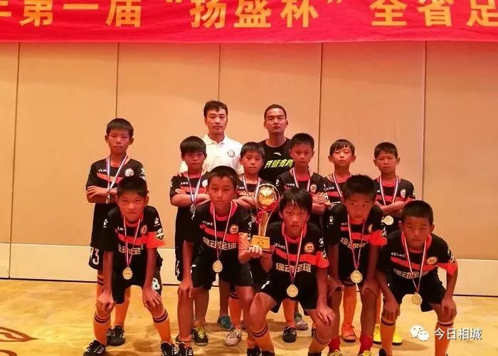 18岁的内马尔和现在的内马尔颜值,内马尔少年时期