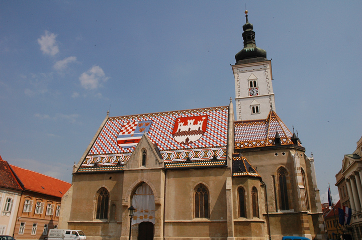 当梅西遇到克罗地亚红白相间的“国际象棋棋盘”