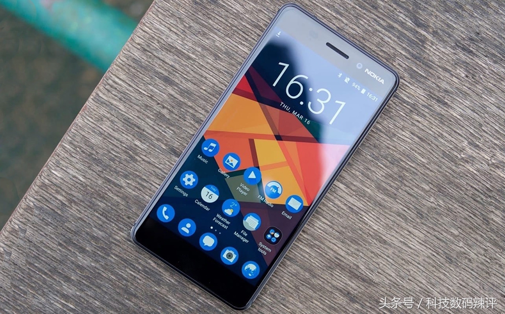 双面玻璃机身+蔡司镜头+原生安卓+应用多开,这款手机现售1100元