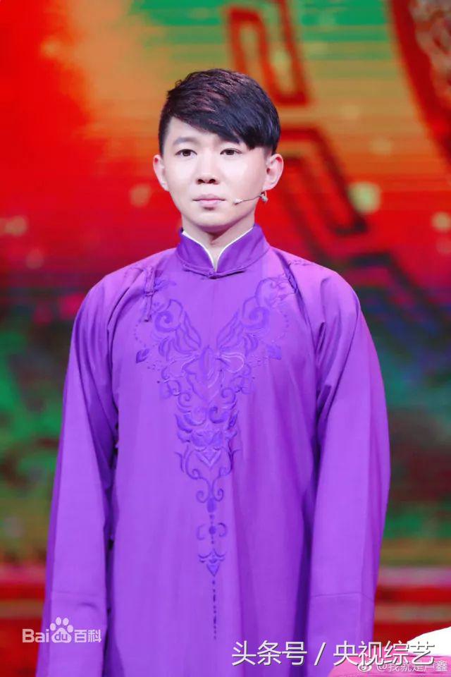 前喀麦隆国青队队员展示花式足球脚法,黄金舞台秒变绿荫场!