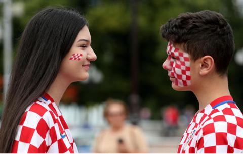 中国女球迷目睹梅西破门,梅西进球阿根廷女球迷