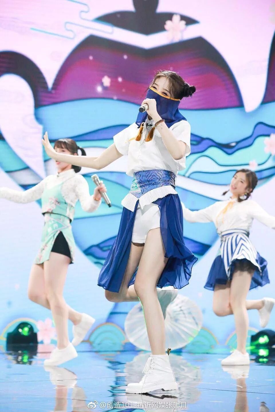 被101小姐姐的颜值折服，可看腿你就吃鲸了！