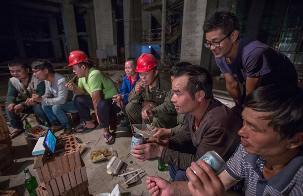 车间看世界杯,放弃铁饭碗看世界杯