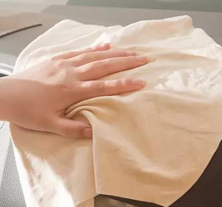 雨天车胎甩泥巴,雨天开车甩泥巴