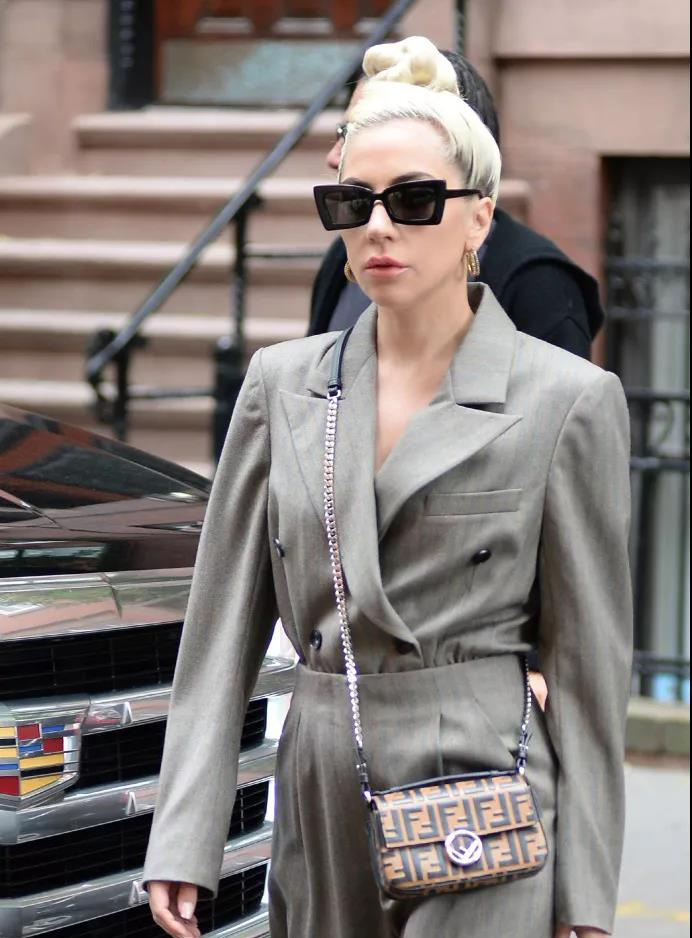 选一款实用性高的lv包包,lv的哪款包包比较百搭