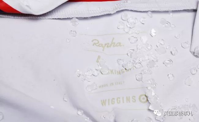 这个伦敦妹子，把脚汗做成了blingbling的水晶……