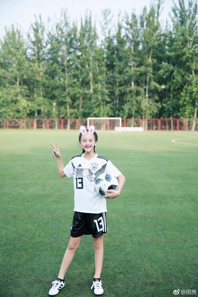 田亮晒小亮仔打高尔夫,田亮叶一茜森碟小亮仔幸福唱歌