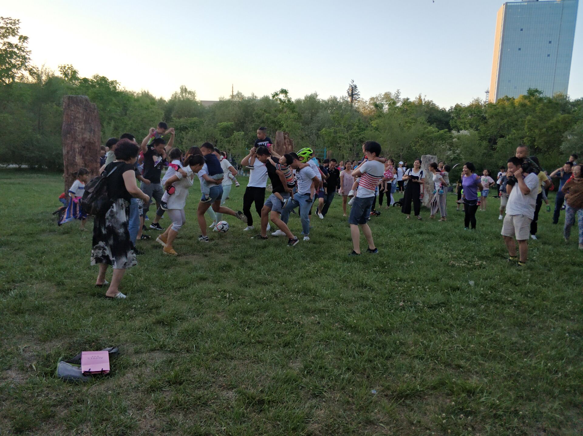 乌鲁木齐南湖公园夜景,乌鲁木齐南湖广场美景图片