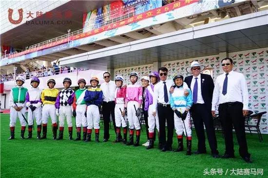 马术比赛纯血马,2018蒙古赛马传统耐力赛视频