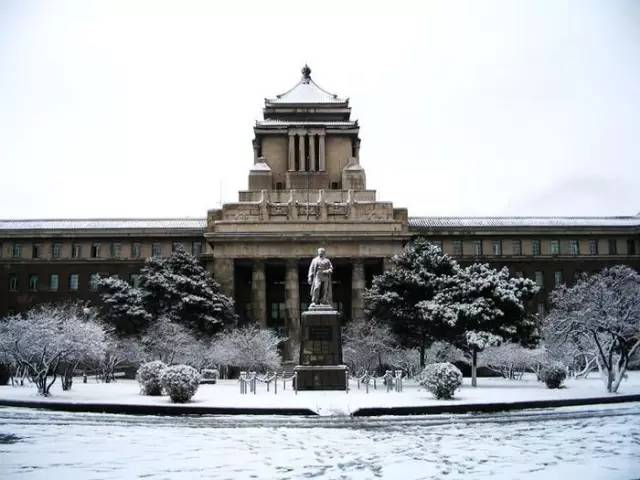 高考法学院校如何选择,哪些法学院校保一志愿