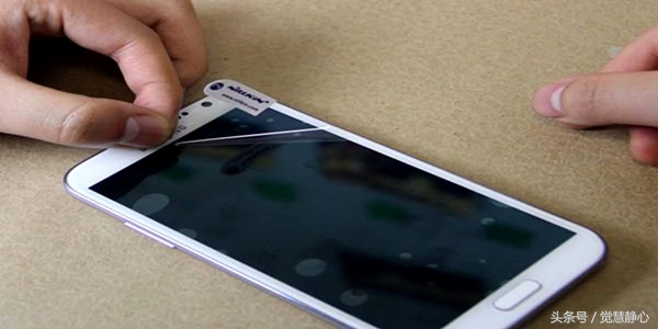 uv钢化膜边上的气泡怎么去除,手机钢化膜用一段时间出现气泡