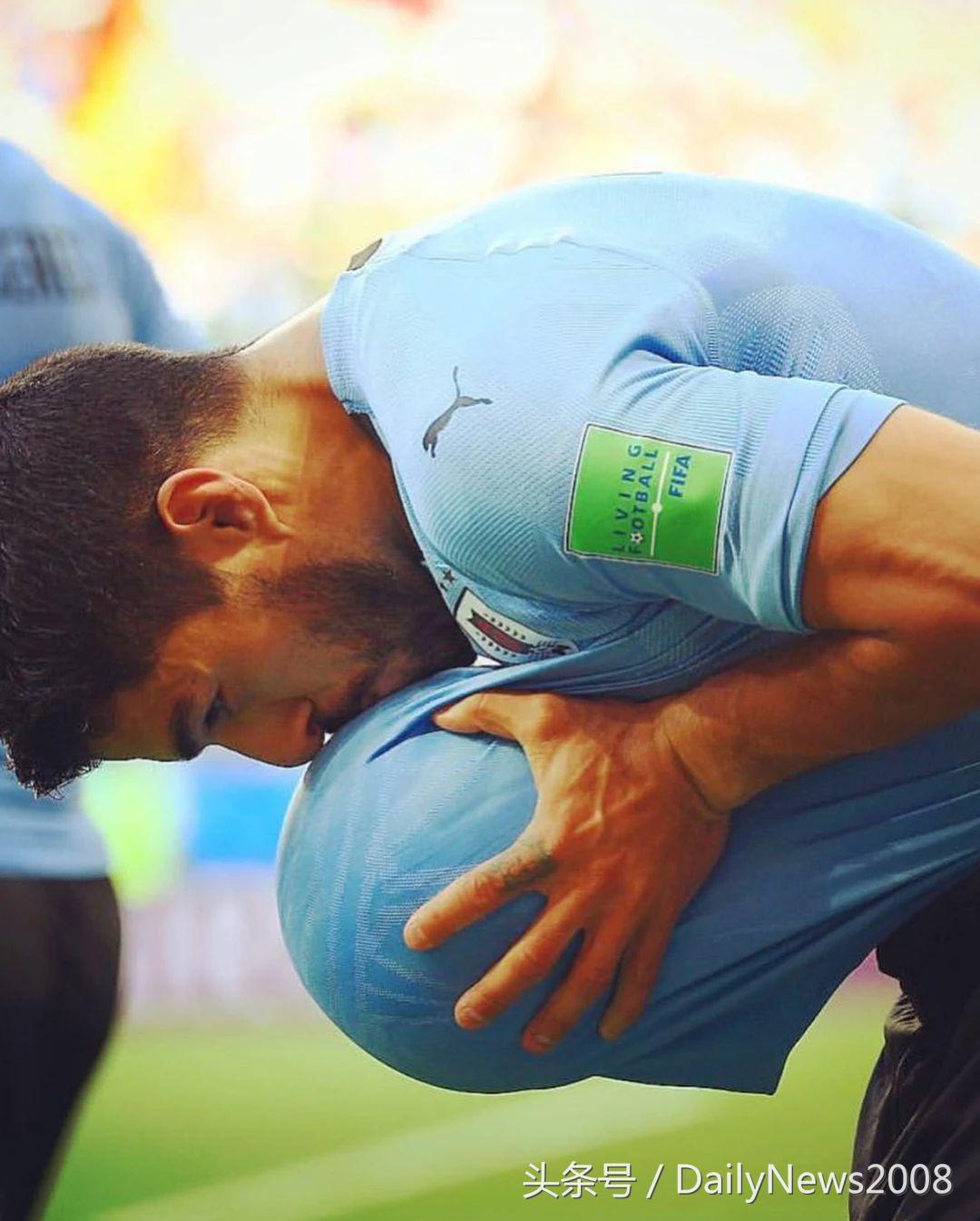 苏亚雷斯进球后向怀孕妻子致敬,世界杯夺冠苏亚雷斯