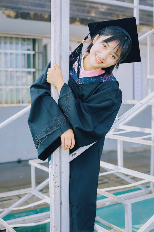 沈月时尚写真清纯短发充满少女感,沈月校服造型短发