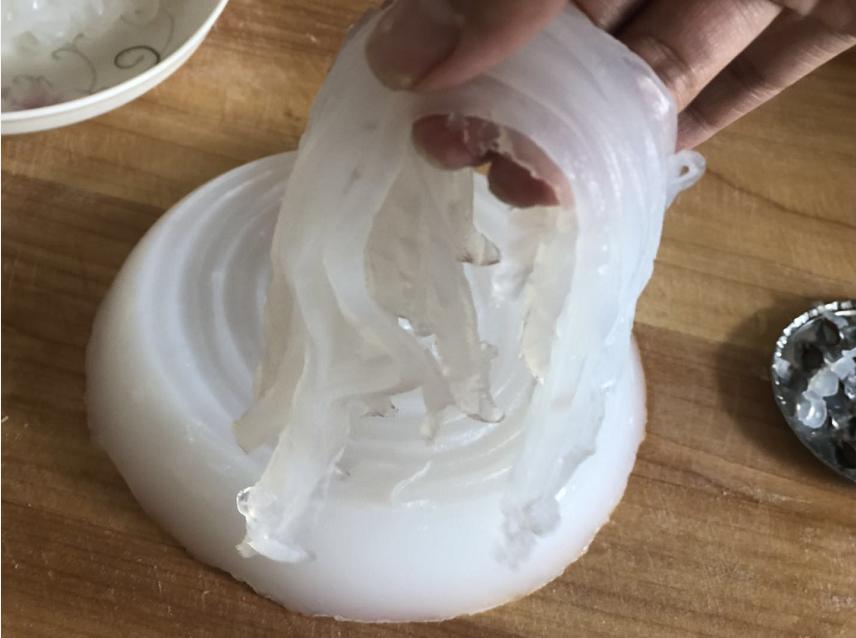 一碗面粉六碗清水教你自制凉粉,一碗面粉五碗清水教你自制凉粉