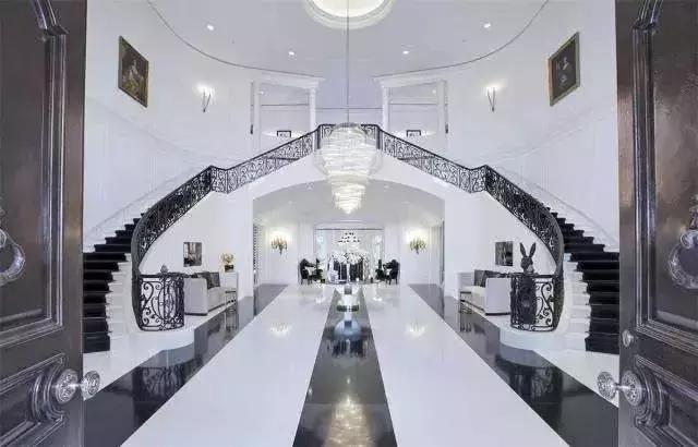 梅西到底有多少钱买了多少套房,梅西一个月工资多少钱