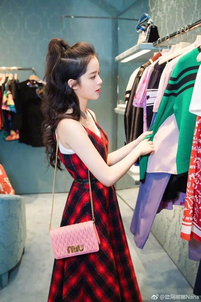 矮马尾扎发教程简单好看,你没见过的马尾扎法