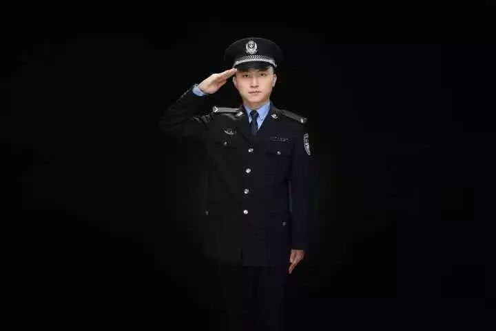 最近火了的警察小哥哥,最近很火的警察小哥哥