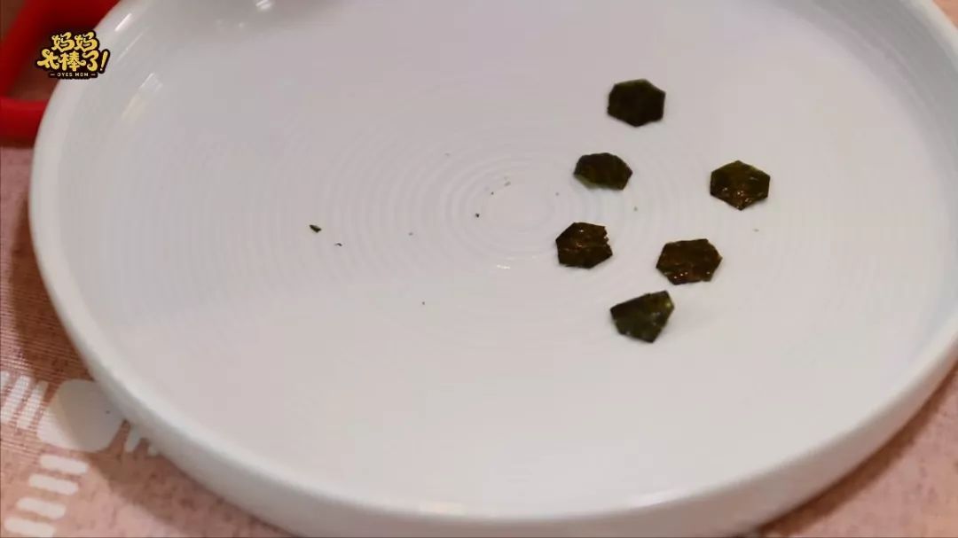 适合6岁孩子的足球训练,培养孩子足球乐趣的视频