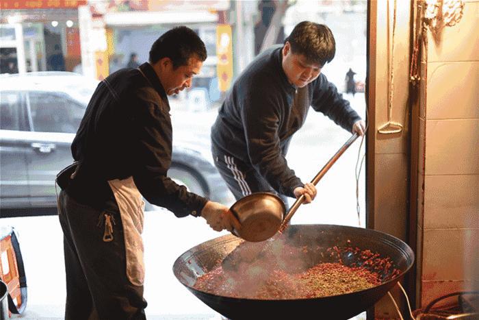 嗜辣星人的终极灵药！魔都这12家火辣餐厅，来吃饭的人都被弄哭了