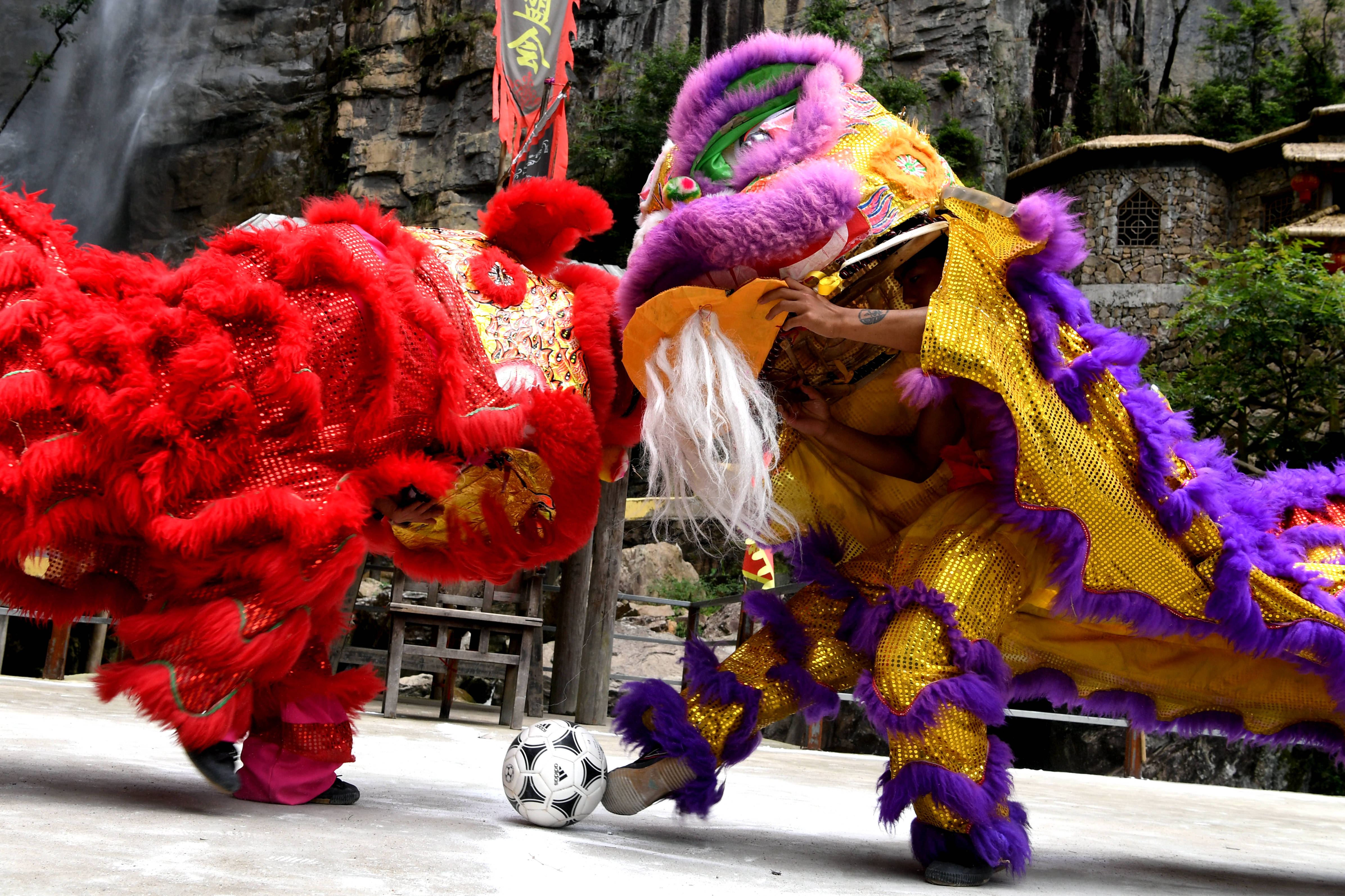 少林寺重出江湖,少林足球上综艺节目