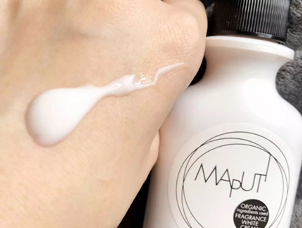 PP、腋下、手肘、三角区发黑暗沉？日本女*爱性**用好物，抹一抹，4周白嫩如少女！