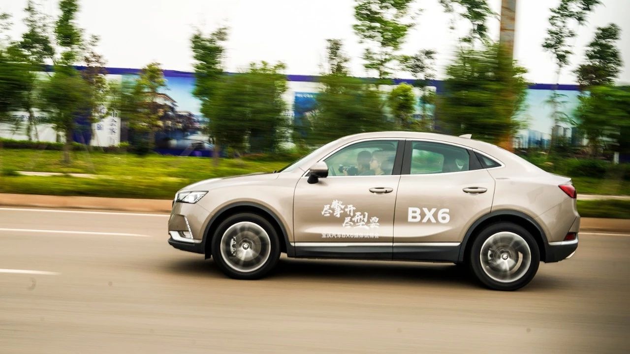 “德味”屁股加持！试驾全新宝沃BX6