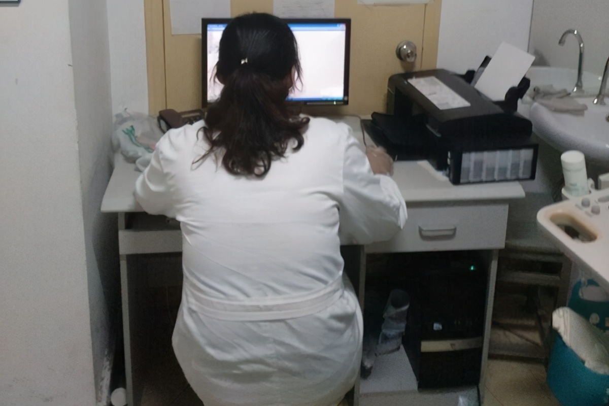 做b超时涂在肚子上的液体有害吗,做b超时抹在肚子上的是什么