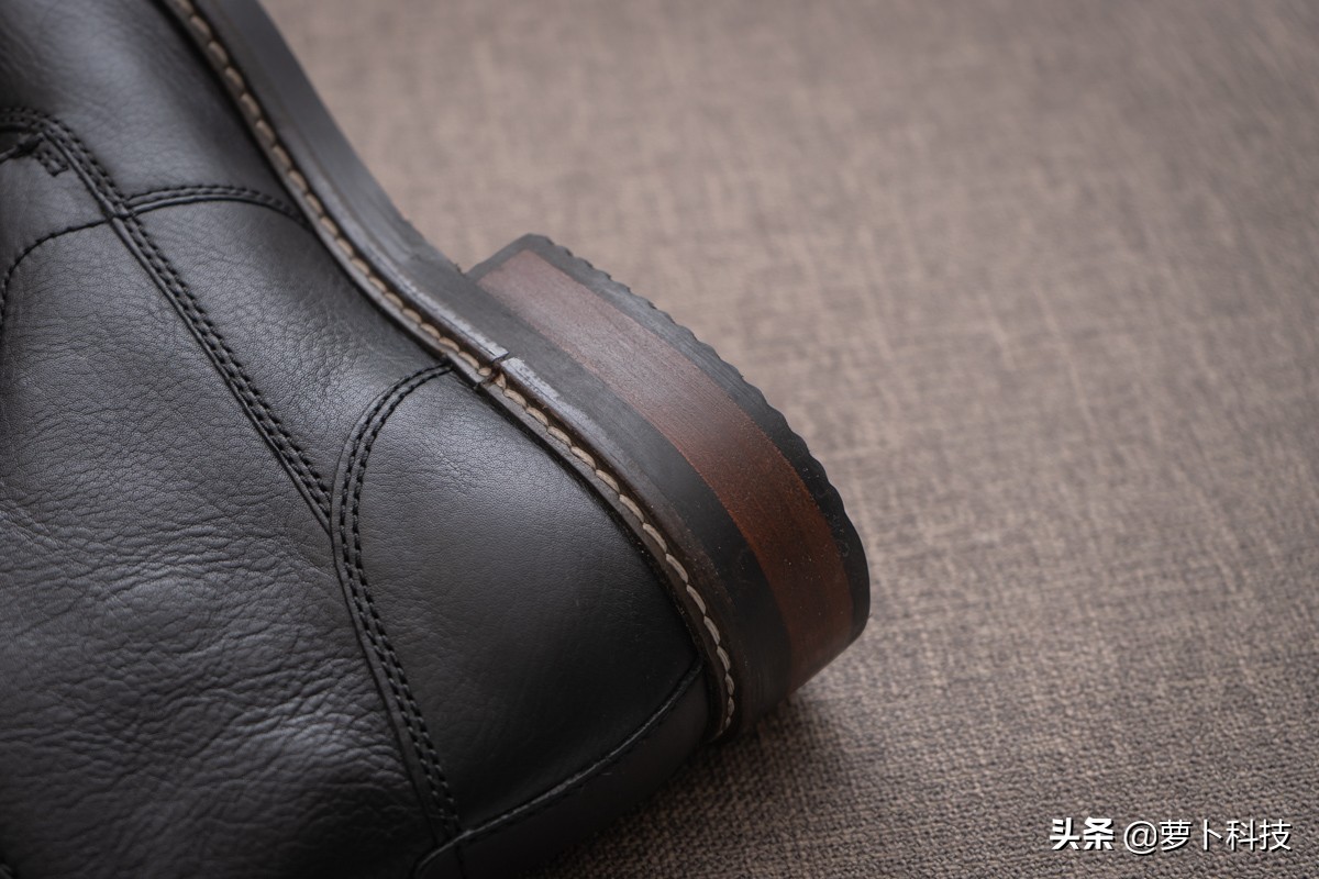 穿黑色皮靴,clarks经典款沙漠靴搭配