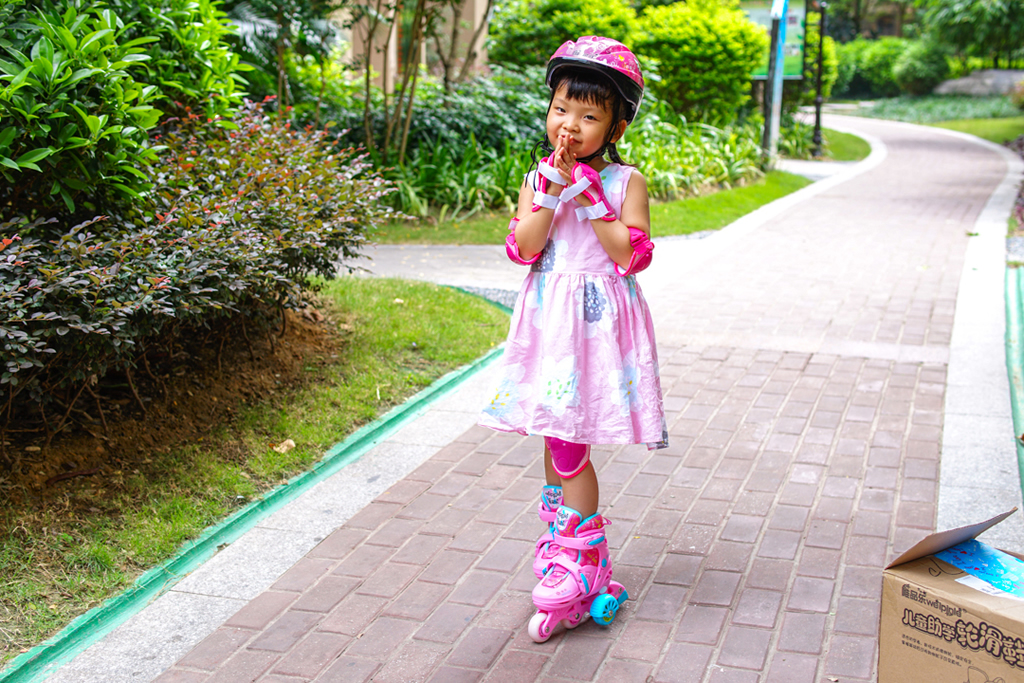 带辅助轮的溜冰鞋,儿童乐秀轮滑鞋新款