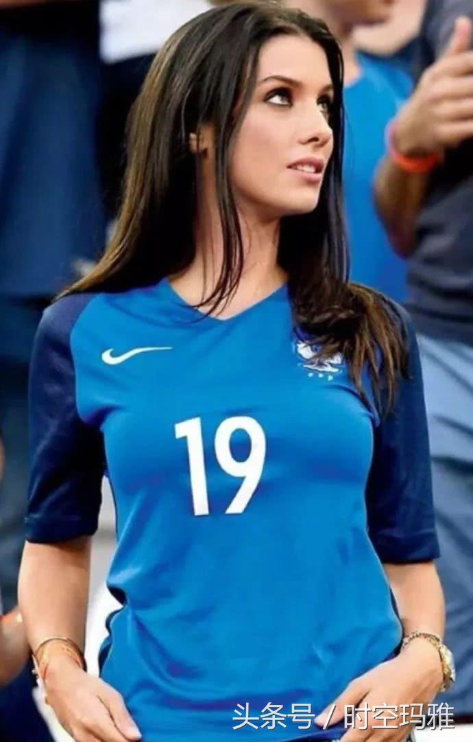 世界杯现场那些颜值巅峰女球迷,世界杯赛场那些高颜值女球迷瞬间