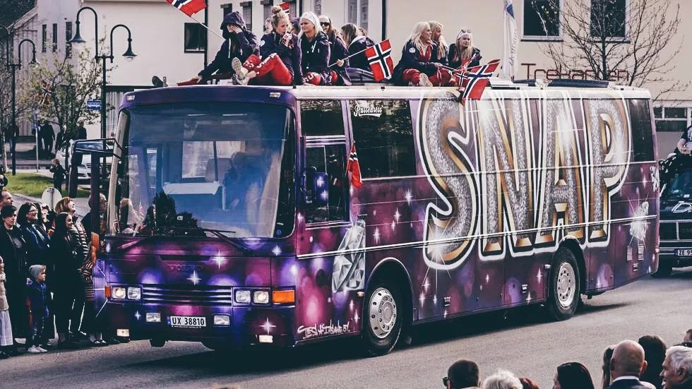 高中毕业怎么过?来看看全世界玩得最疯的挪威高中生如何度过