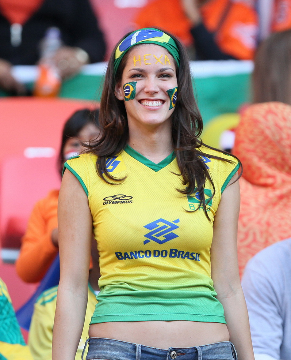 盘点足球场上的美女,看台上的足球美女