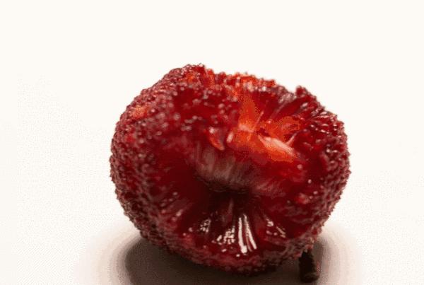 一女子吃杨梅,女子吃一斤樱桃后生命垂危