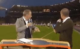 足球场上的搞笑瞬间图片,2022足球搞笑动图