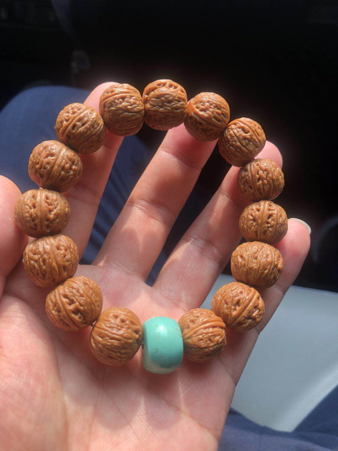 文玩市场淘鬼脸小核桃手串,十棱文玩小核桃手串哪产的