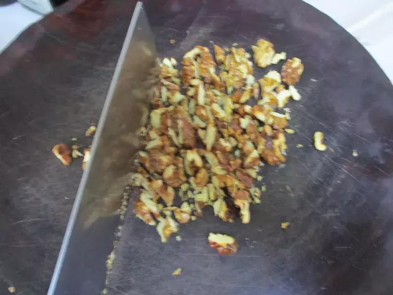 核桃仁和啥药炒一起能增强免疫力,核桃仁和花生仁一起吃吗