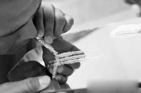 「让毒害远离让未来美好」吸毒人员自述｜*品毒**这种东西，是会在身体里累积的一旦吸了毒，就没有人再把我们当人了