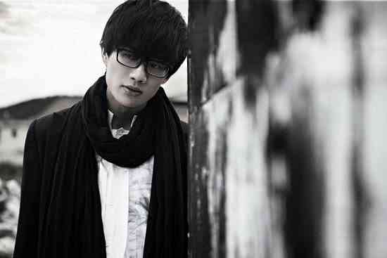 不温不火许嵩,为什么许嵩有几年不火