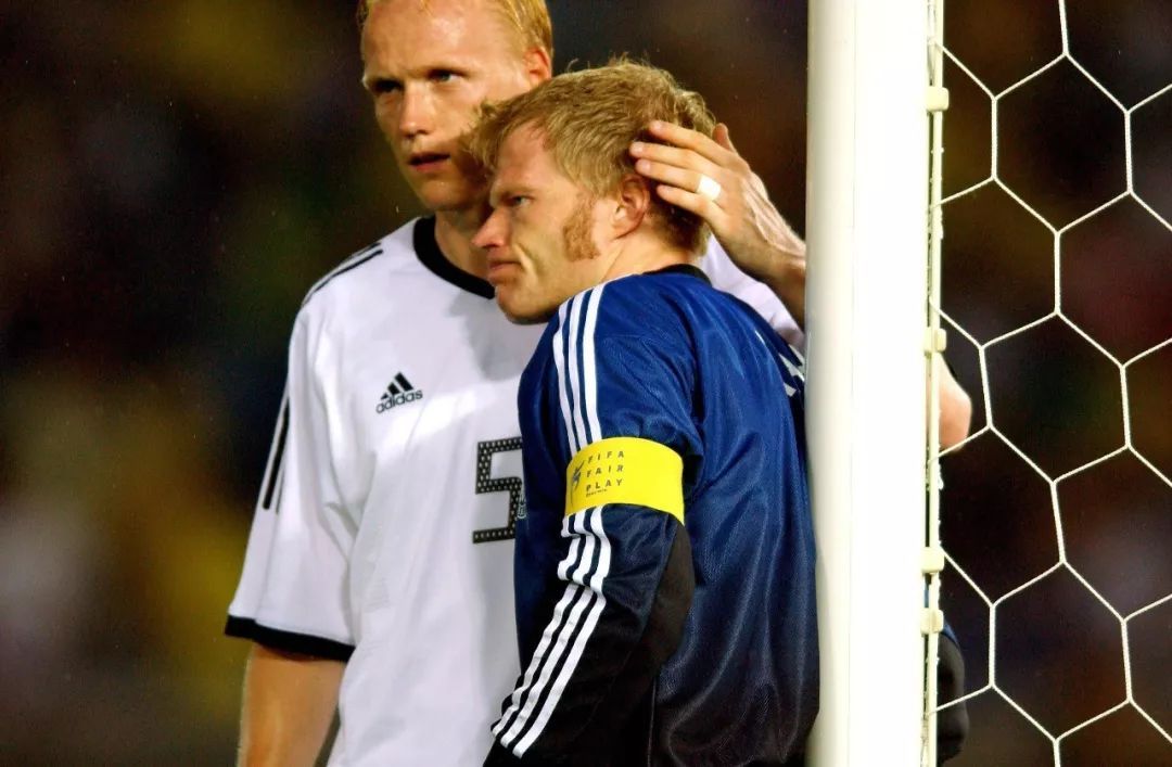 当一个姑娘问你：守门员是不是全队球技最烂的人？该如何回答