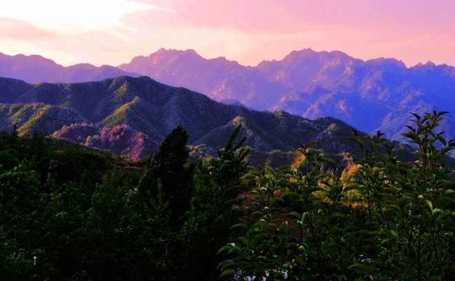 这里有十里亲水画廊,在海拔1400米的地方看世界杯,赏流泉飞瀑