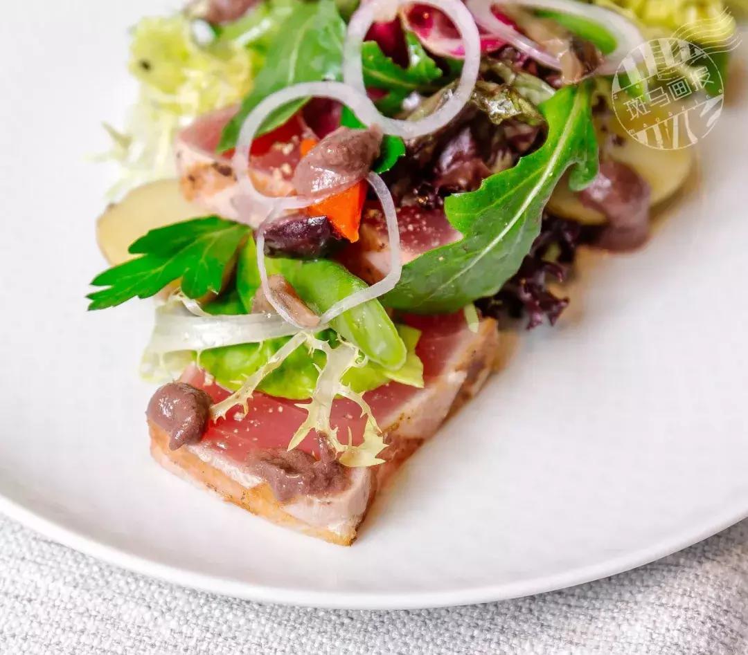 实探！全球第7家「奔驰餐厅」！什么都卖就是不卖车……