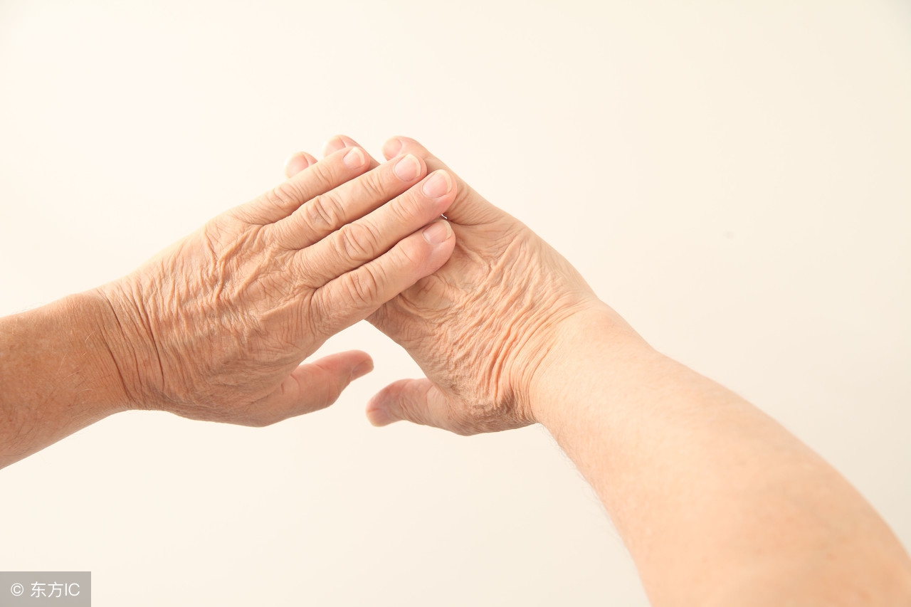 起老年斑是什么原因怎么治愈,手上长老年斑最快的治疗是什么
