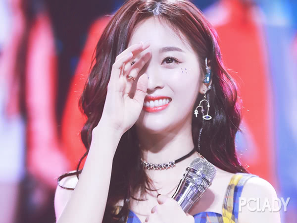 学会101小姐姐的亮片妆，稳站PARTYC位！