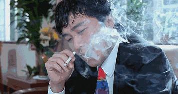 足球场上球员吐痰是什么行为,足球运动员为啥总吐痰