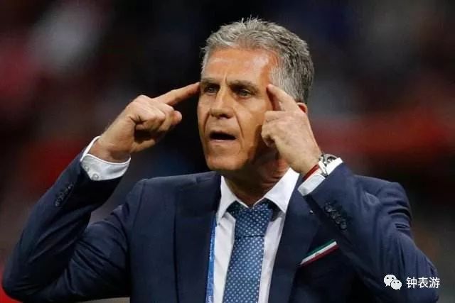 世界杯运动员戴什么表,世界杯裁判带领球员入场