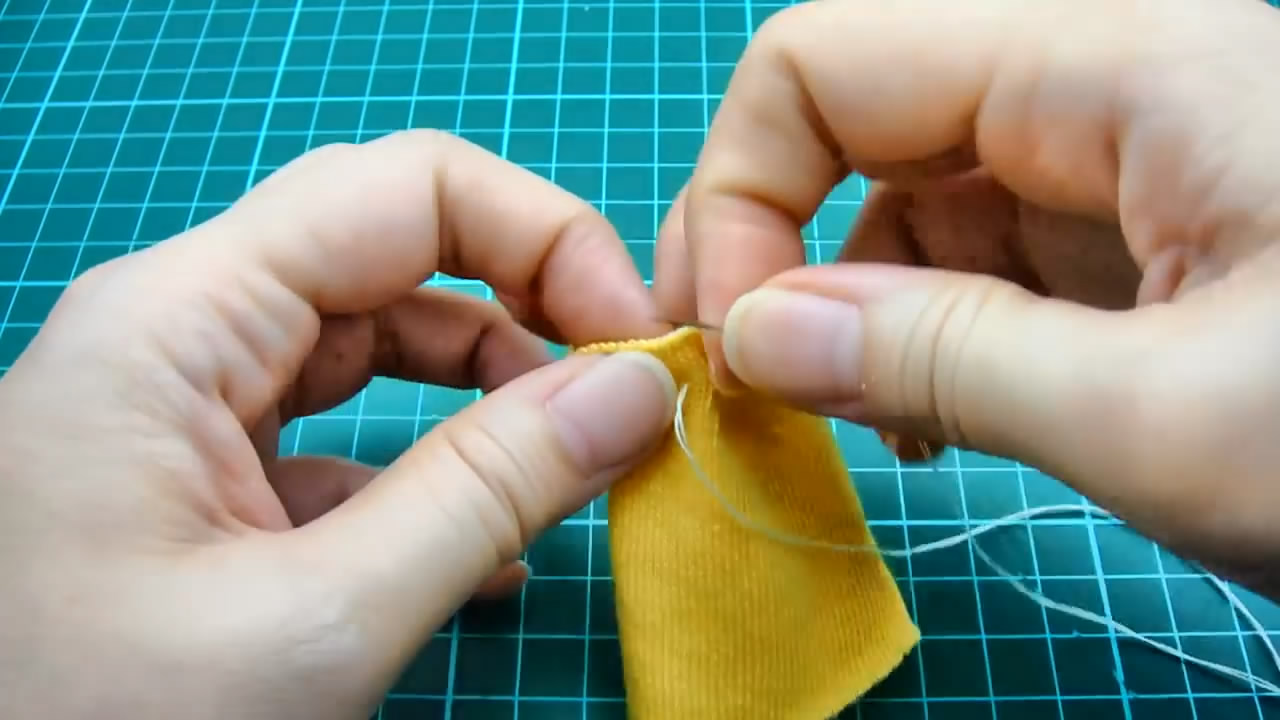 教你学会如何制作可爱的迷你无边帽,用来装饰芭比娃娃非常可爱!