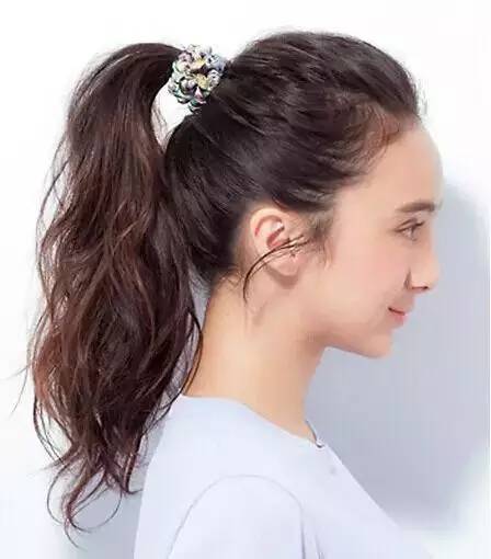 中分烫发怎样扎头发简单好看,烫发后怎么扎好看视频